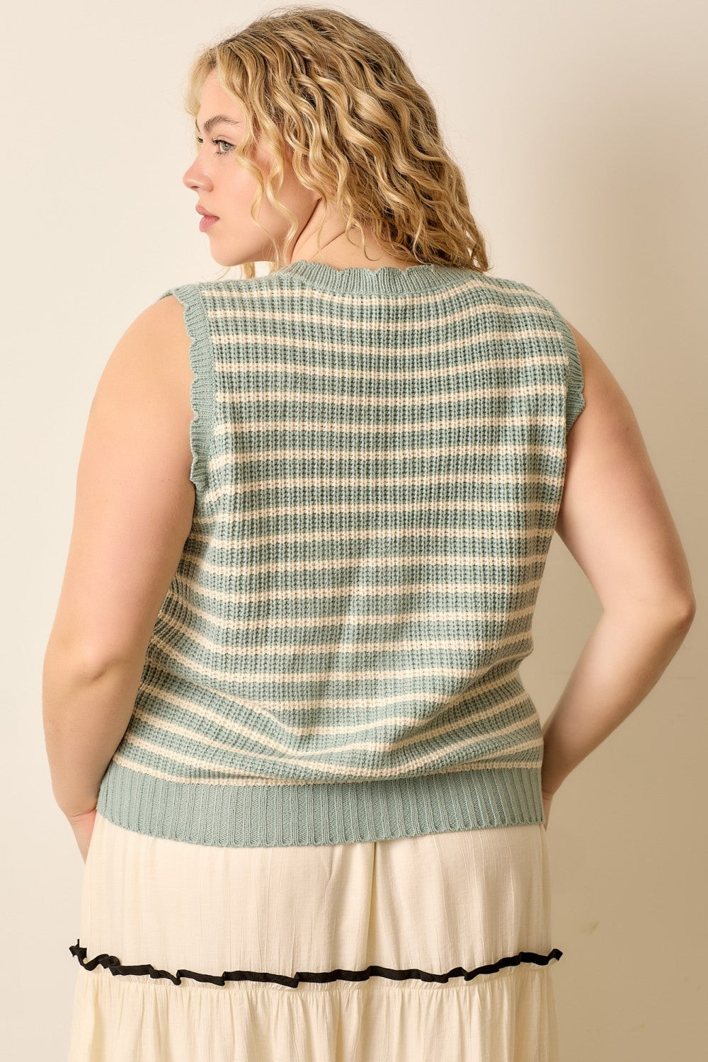 Curvy Foam Traces Skin Sweater Vest