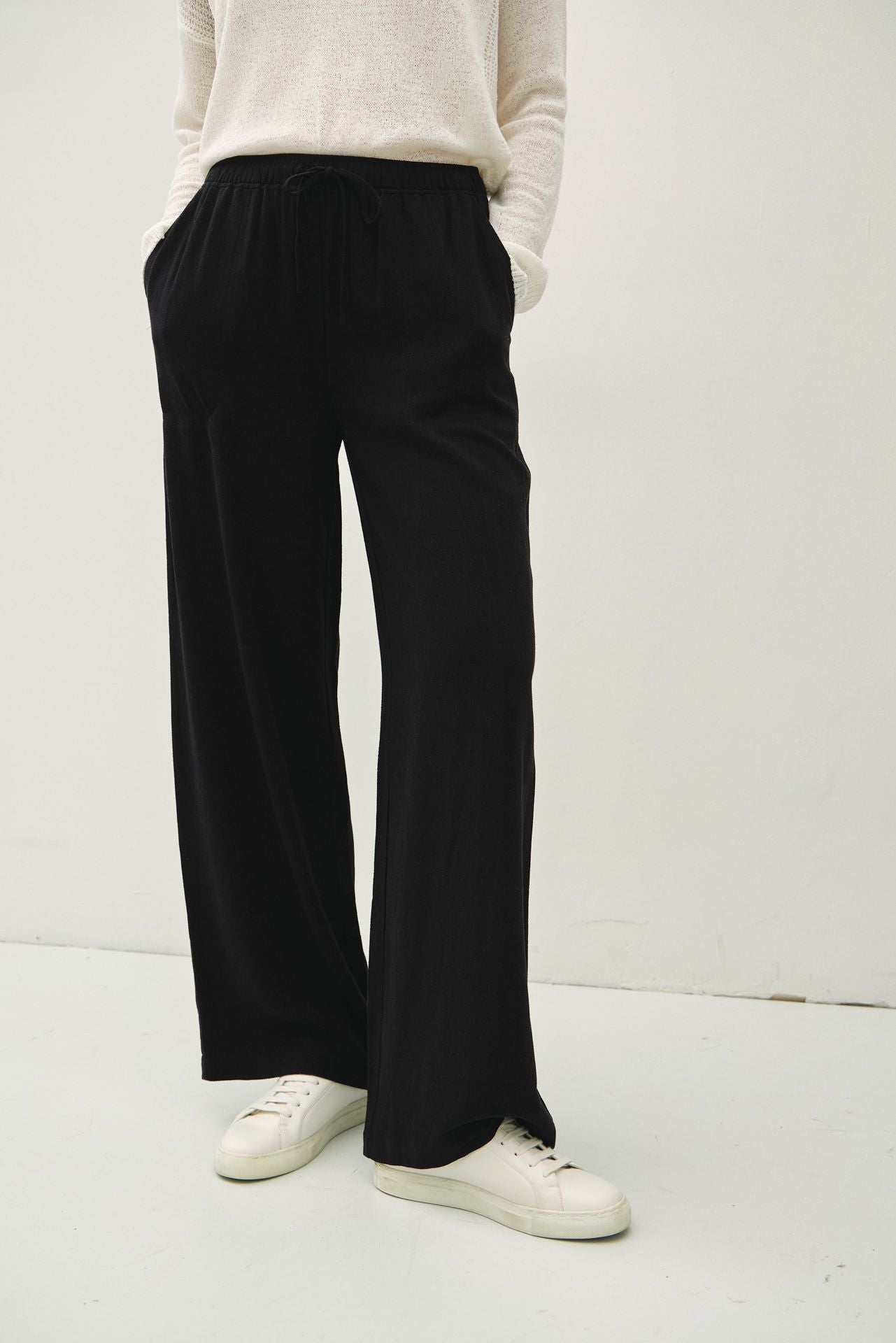 Airy Wide Leg Trousers