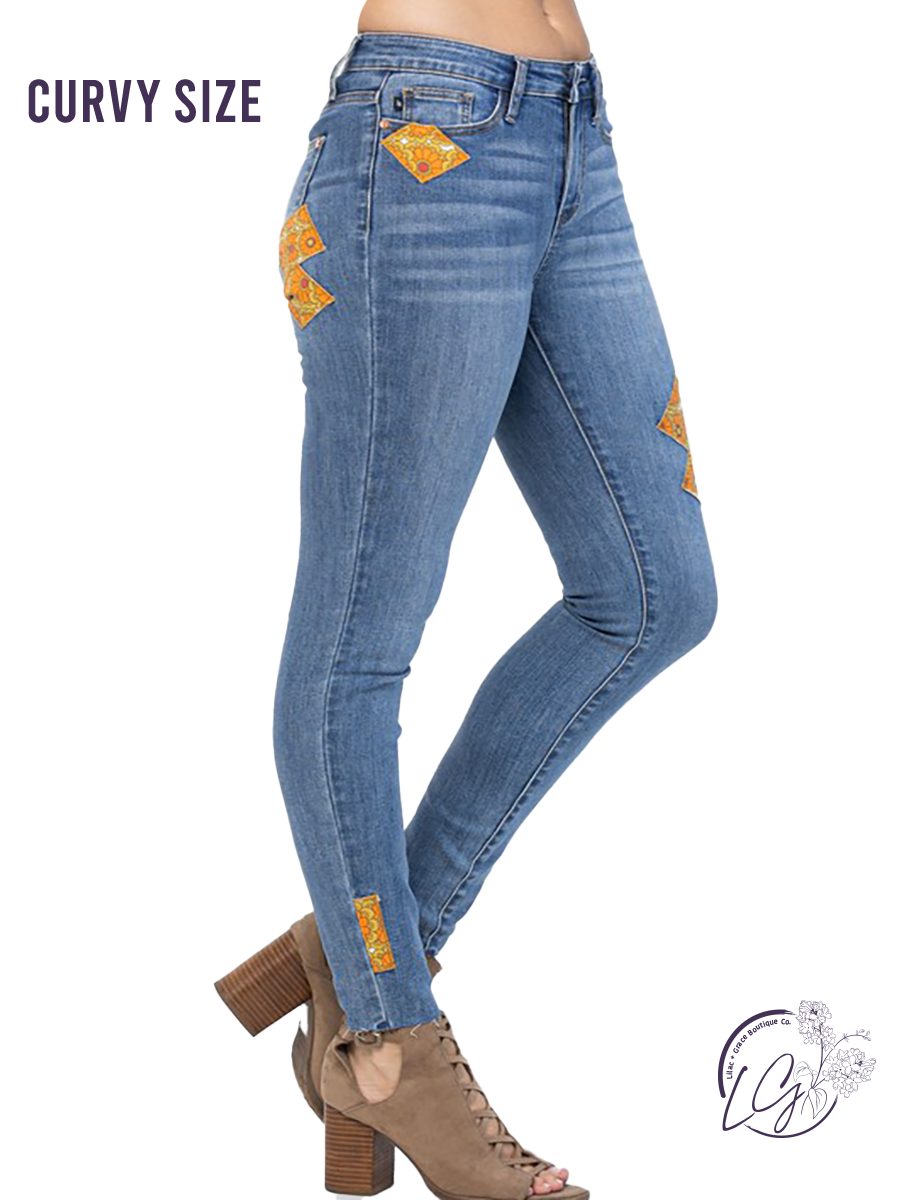 Curvy Sasha Mid-Rise 70's Patch Skinny by Judy Blue