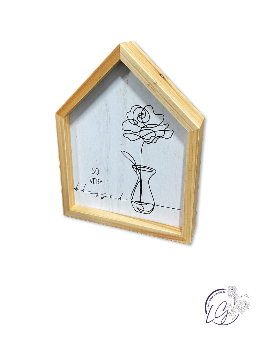 WOOD FRAMED HOUSE SHAPED FLOWER DESIGN TABLETOP/WALL